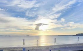 Sunrise View - Beachfront Apartment, Weymouth